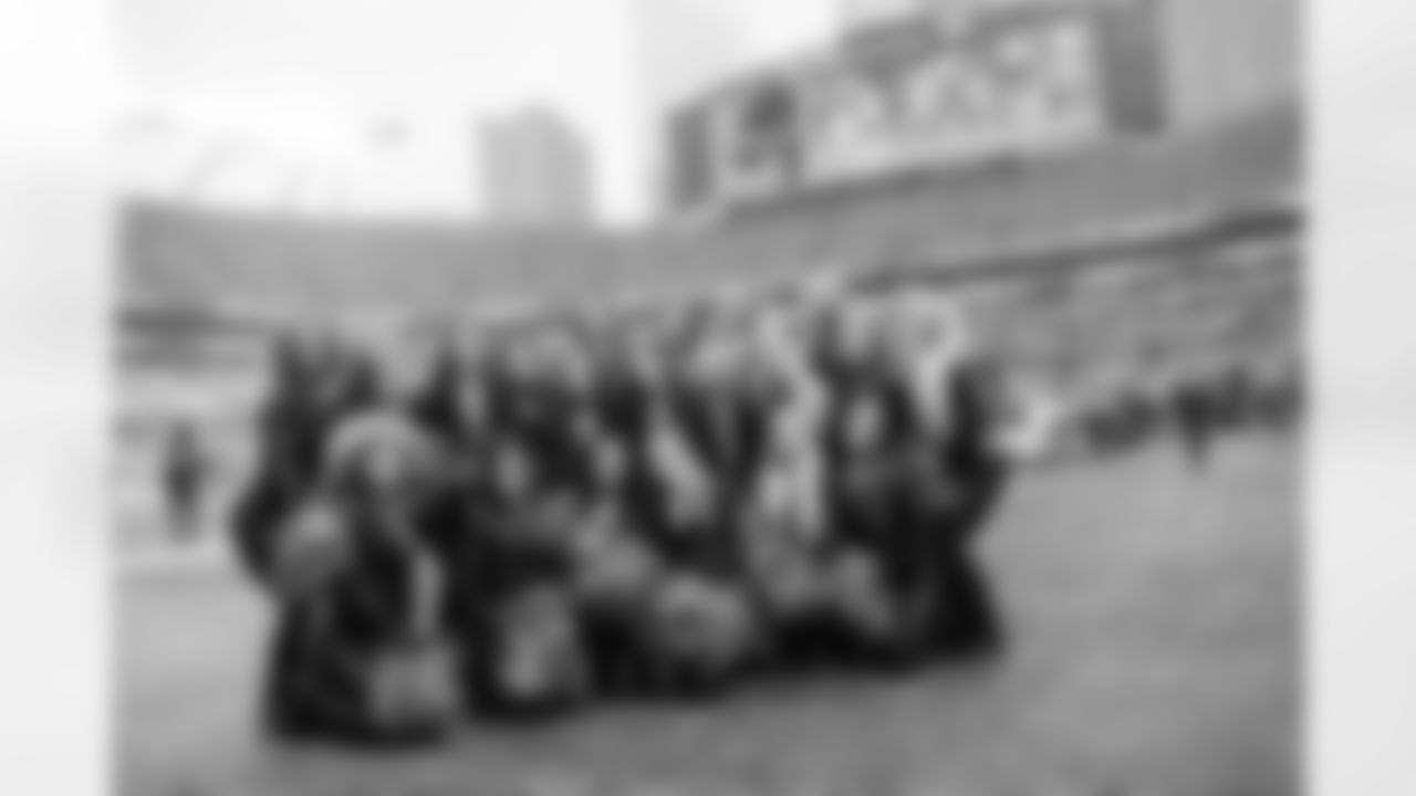 251130 ENT vs LA Rams TopCats-5