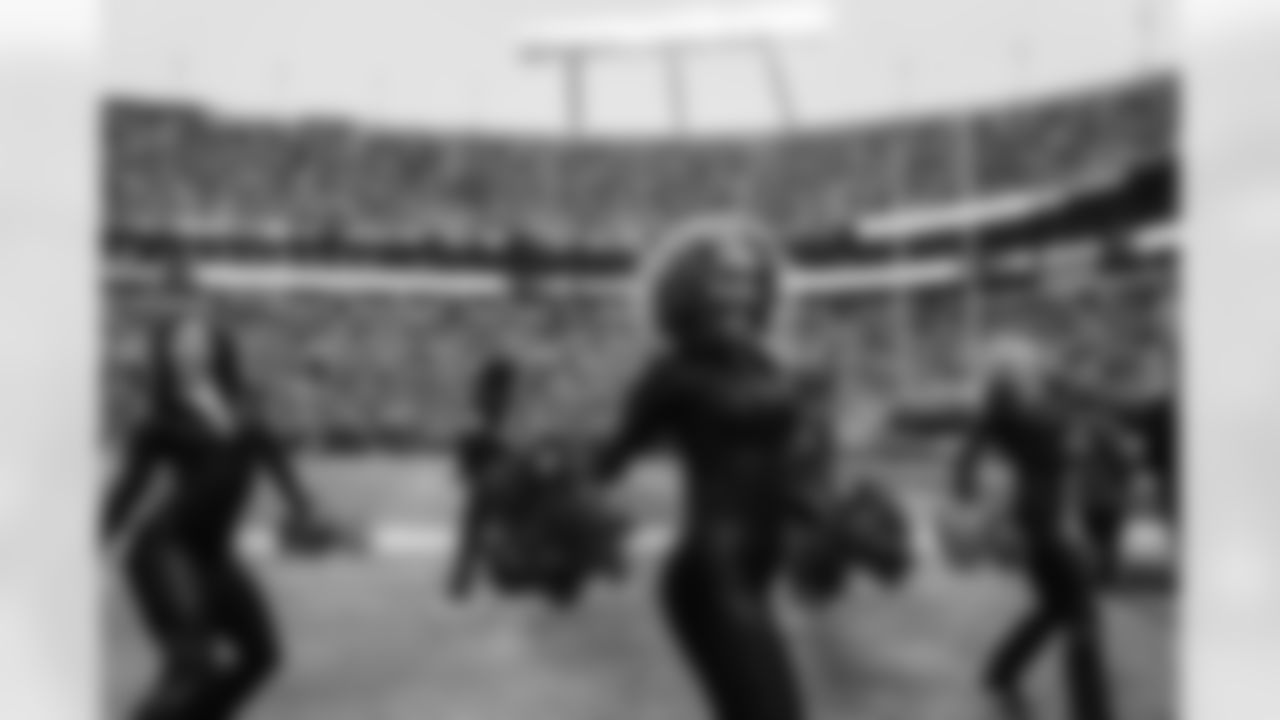 251130 ENT vs LA Rams TopCats-101