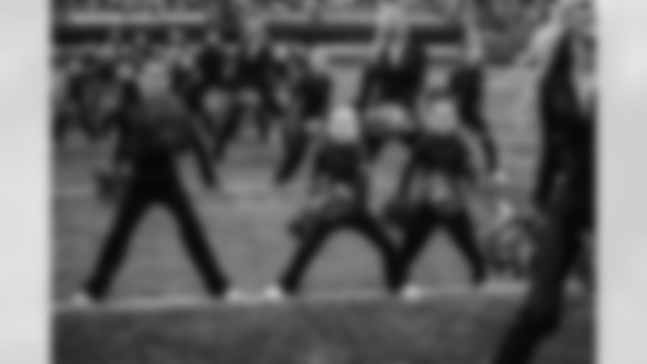 251130ENTvsLARamsHaltime-7