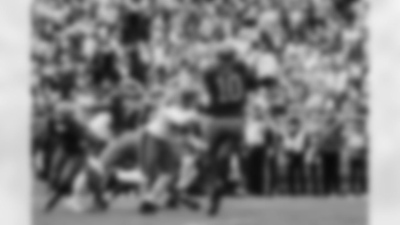 110225_CARatGB_AH103935