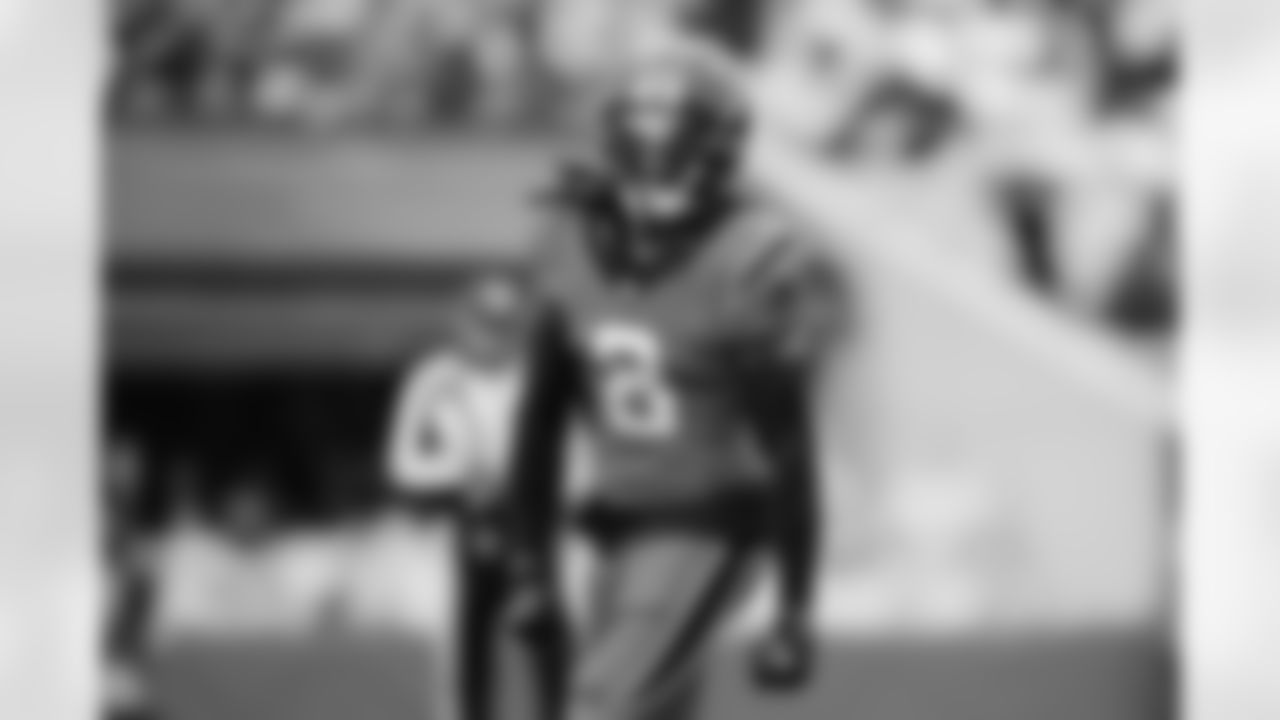 101225_DALvsCAR_LW1_7062