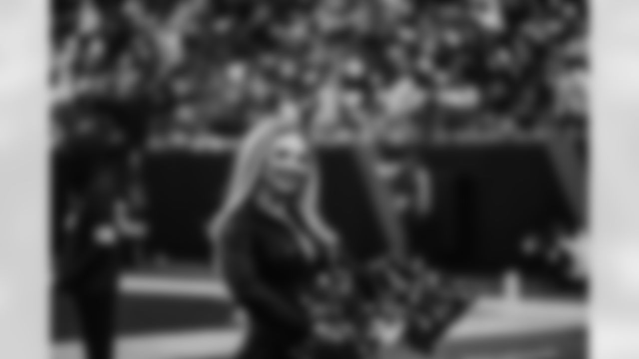 251130 ENT vs LA Rams TopCats-165