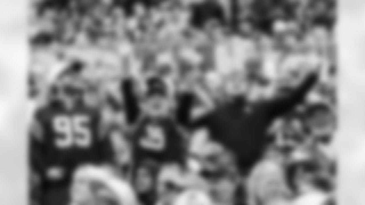 101225_DALvsCAR_KJ2_0418