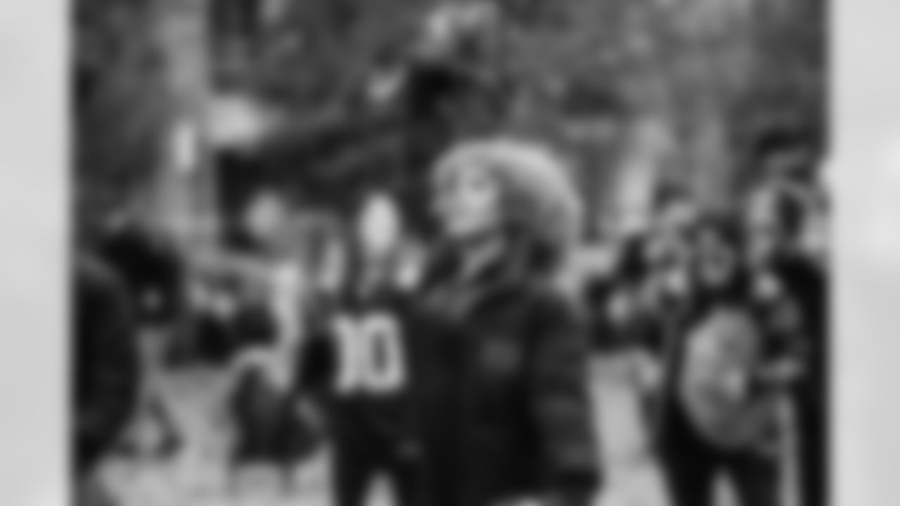 251130 ENT vs LA Rams TopCats-313