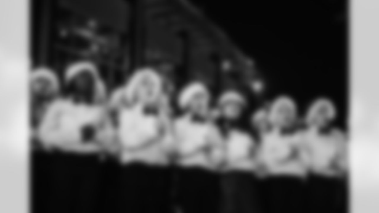 111825_TreeLighting_Selects-7763