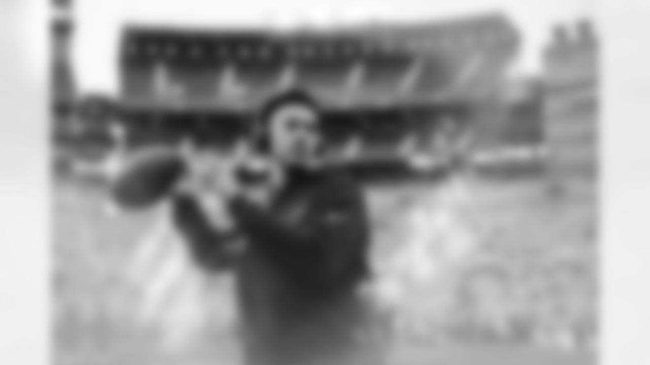 110225_CARatGB_AH102159