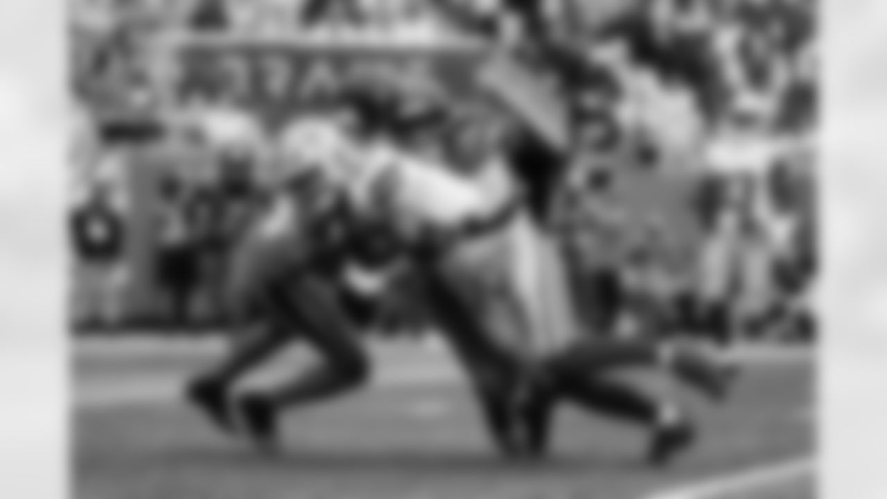 101225_DALvsCAR_LW1_8515