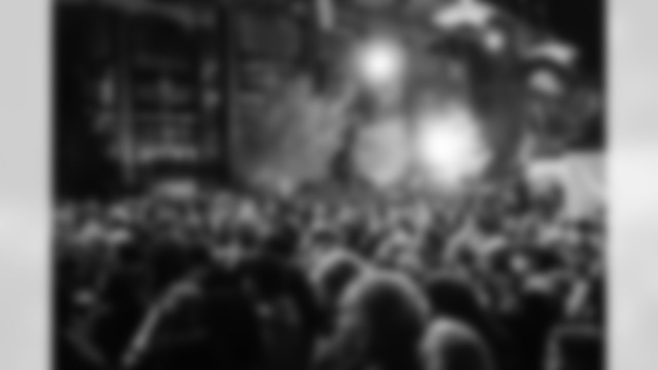 111825_TreeLighting_Selects-109997