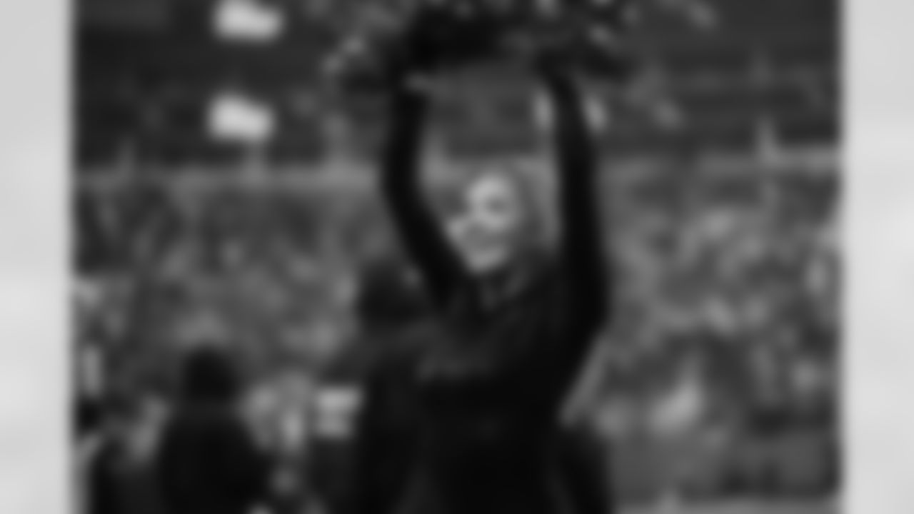 251130 ENT vs LA Rams TopCats-18