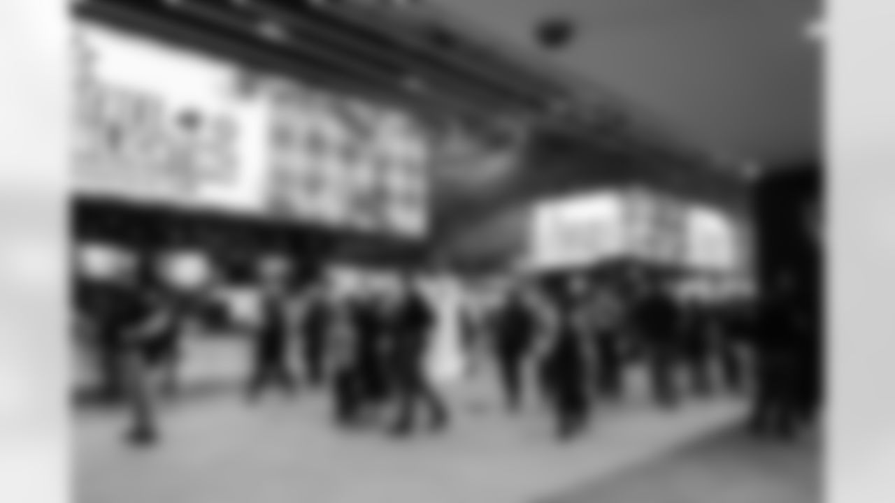 111825_TreeLighting_Selects-100466