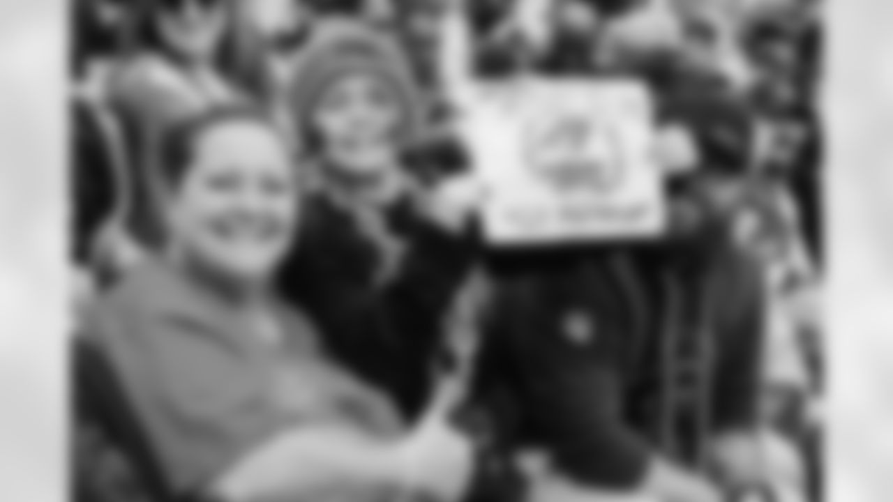 101225_DALvsCAR_KJ1_4970