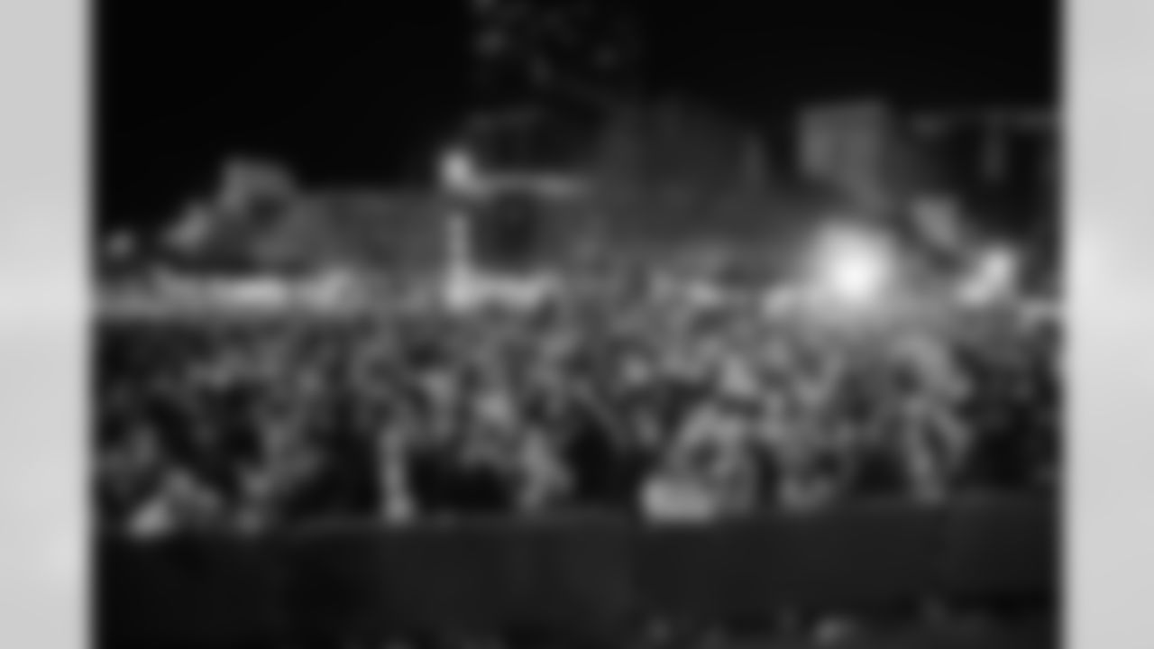 111825_TreeLighting_Selects-7198