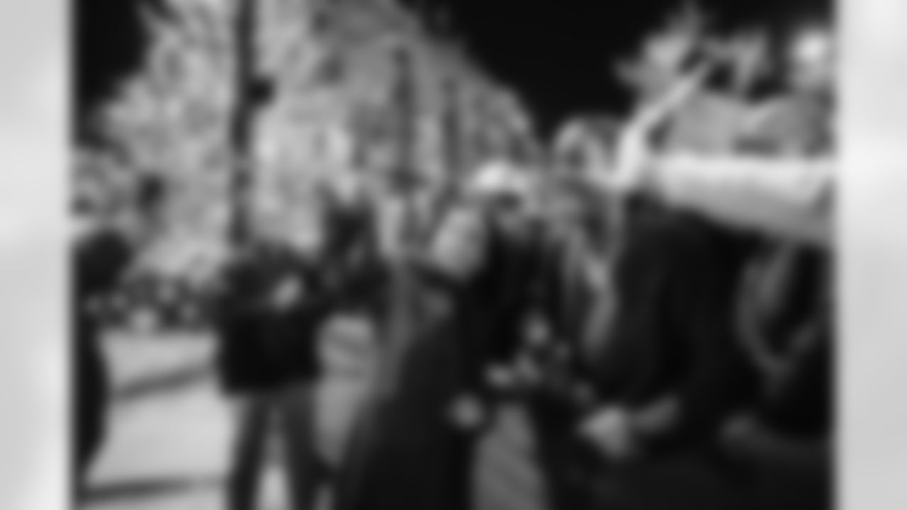 111825_TreeLighting_Selects-8113