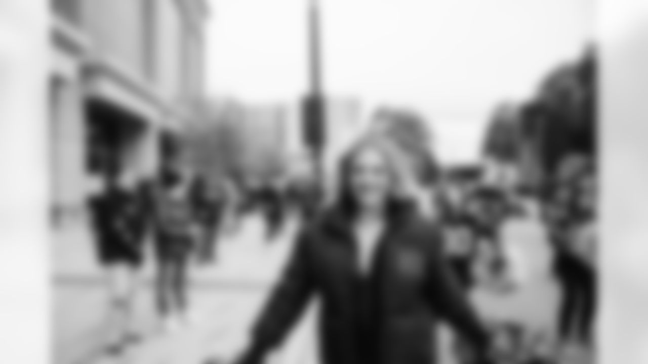 251130 ENT vs LA Rams TopCats-331