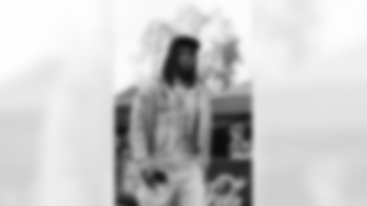 110925_CARvsNO_CB204297