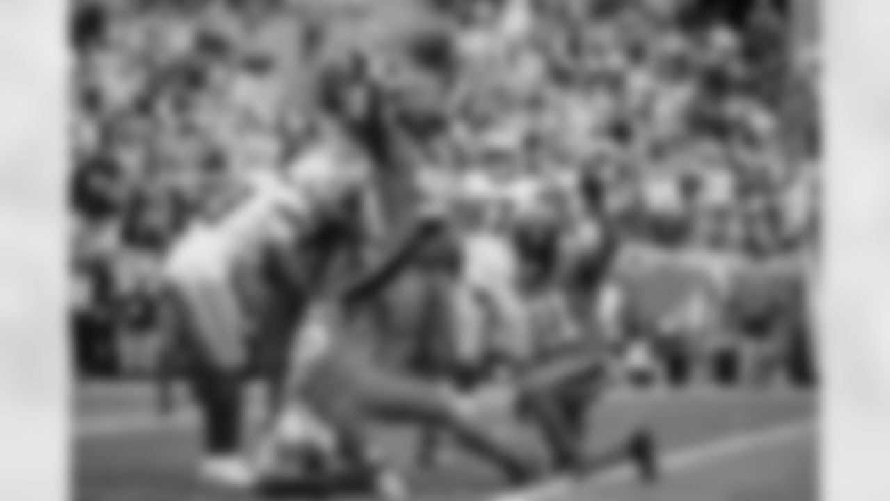 101225_DALvsCAR_LW1_8549