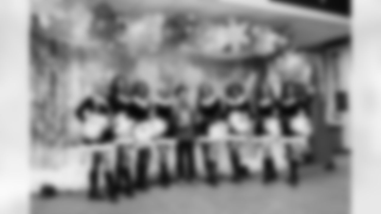 111825_TreeLighting_Selects-100522