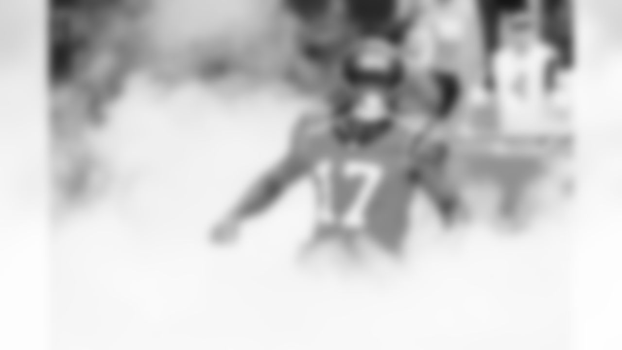 101225_DALvsCAR_AS200181