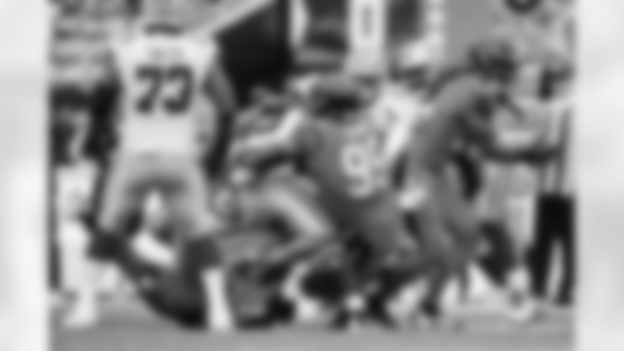 101225_DALvsCAR_LW1_6994