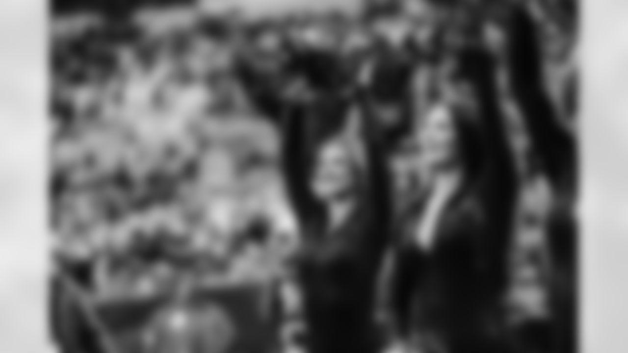 251130 ENT vs LA Rams TopCats-146