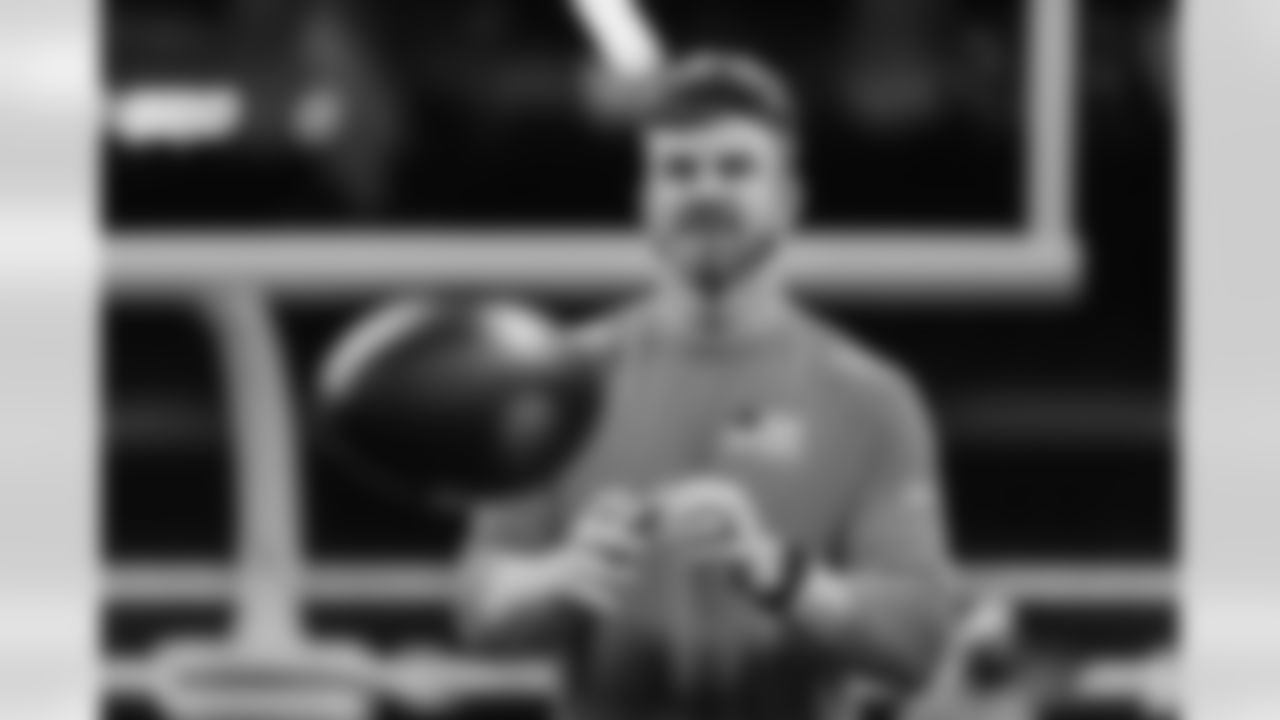 121425_CARatNO_AH100835