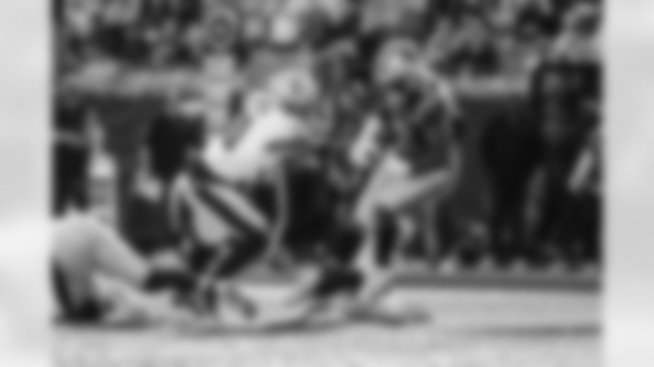 TE Ja'Tavion Sanders in Week 9 against the New Orleans Saints
