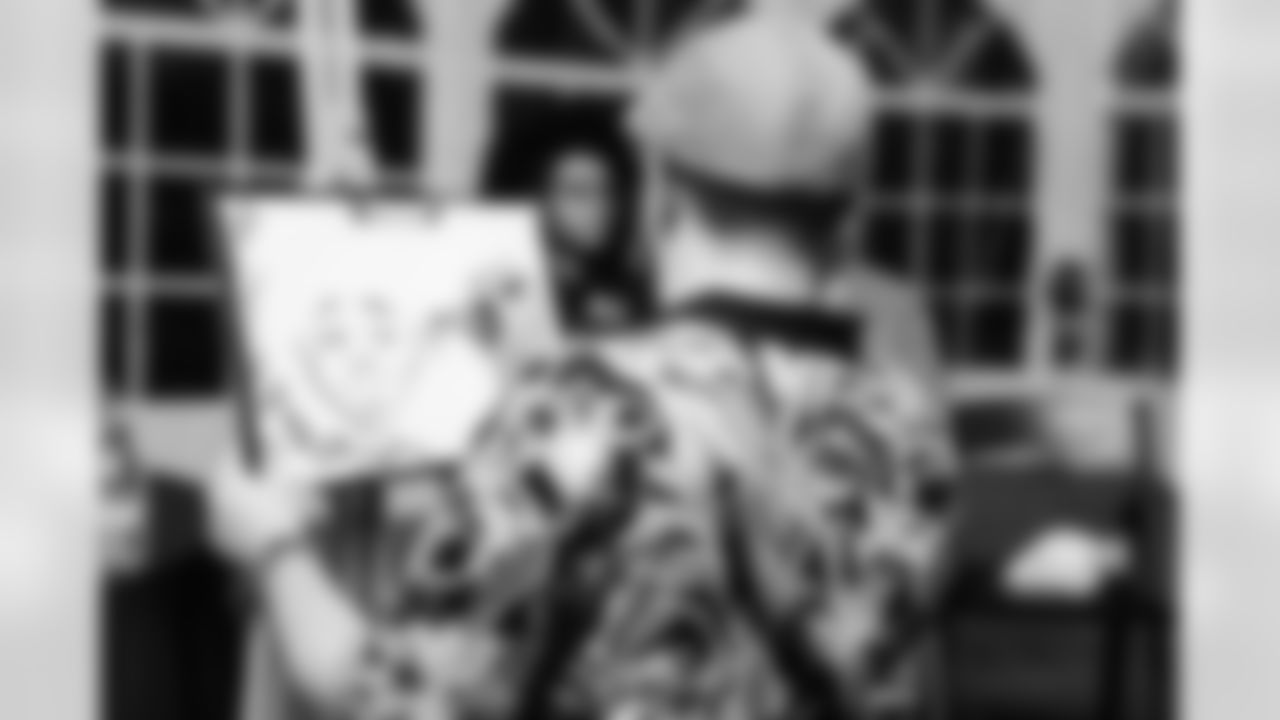 111825_TreeLighting_Selects-100538