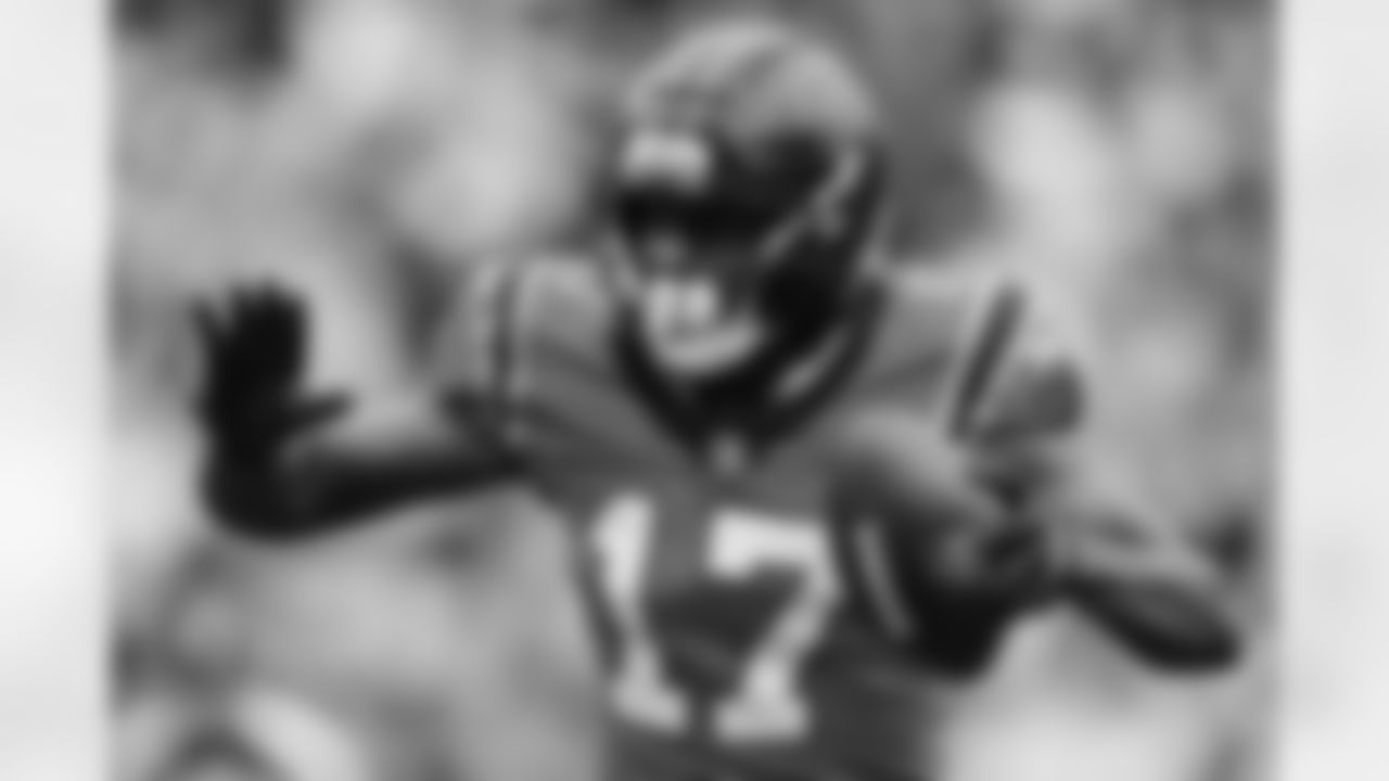 101225_DALvsCAR_LW1_7940