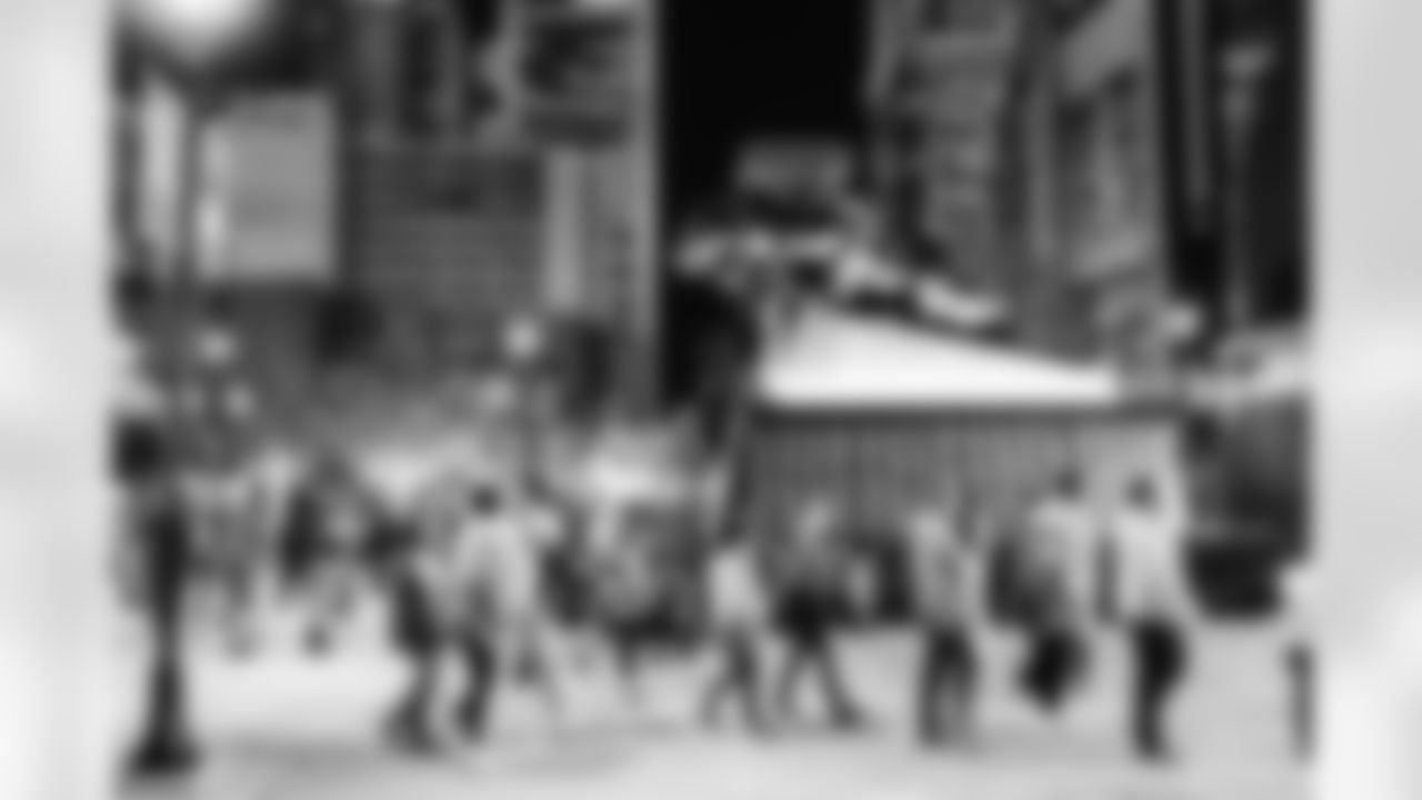 111825_TreeLighting_Selects-100205