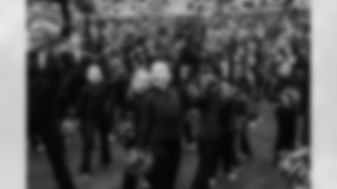 251130ENTvsLARamsHaltime-14