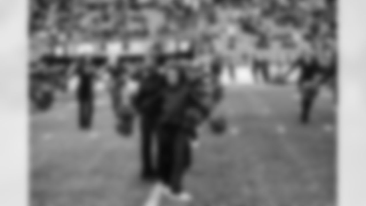 251130ENTvsLARamsHaltime-39