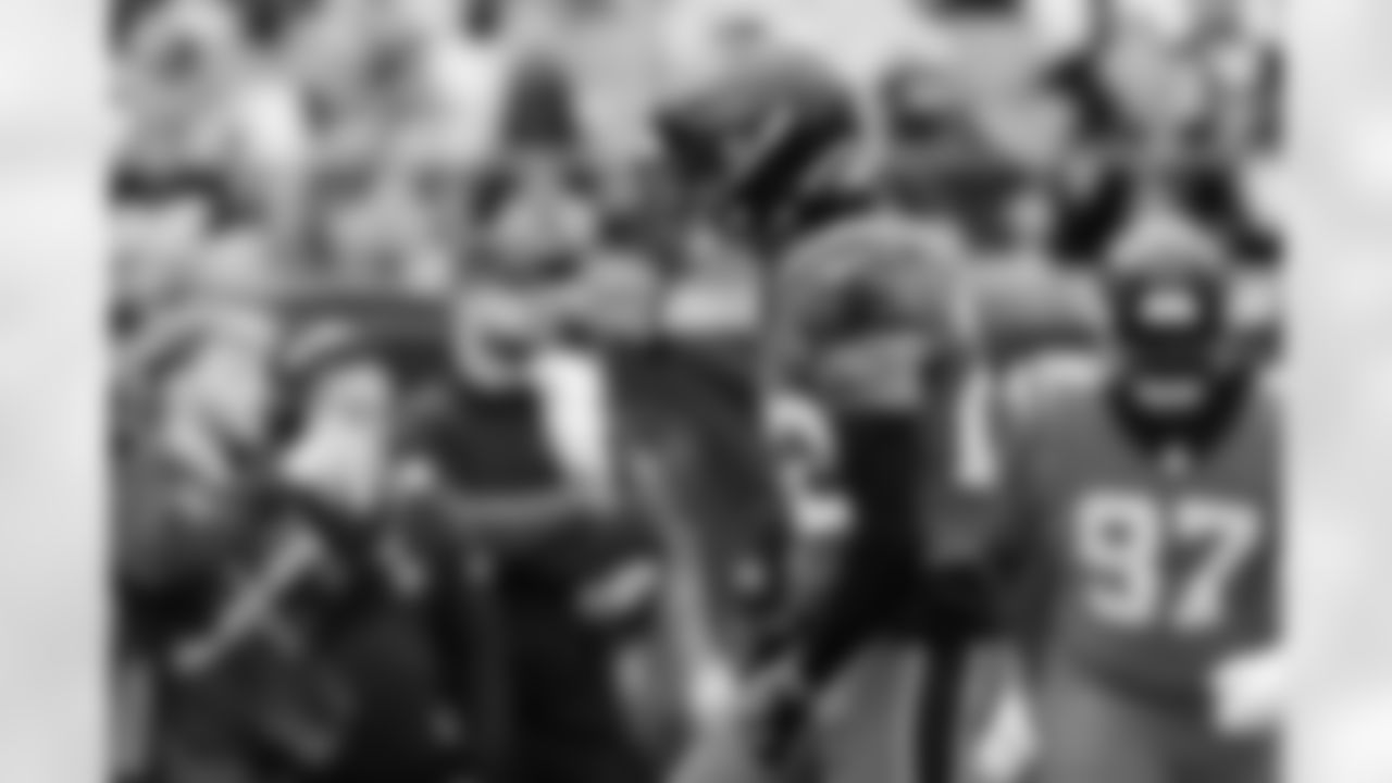 101225_DALvsCAR_AS108875-2