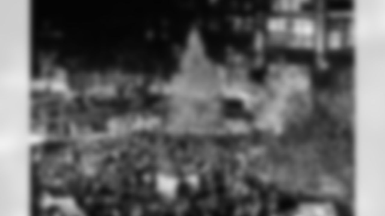 111825_TreeLighting_Selects-100158