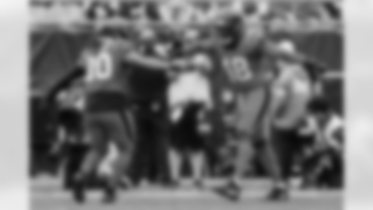 101225_DALvsCAR_AS101837