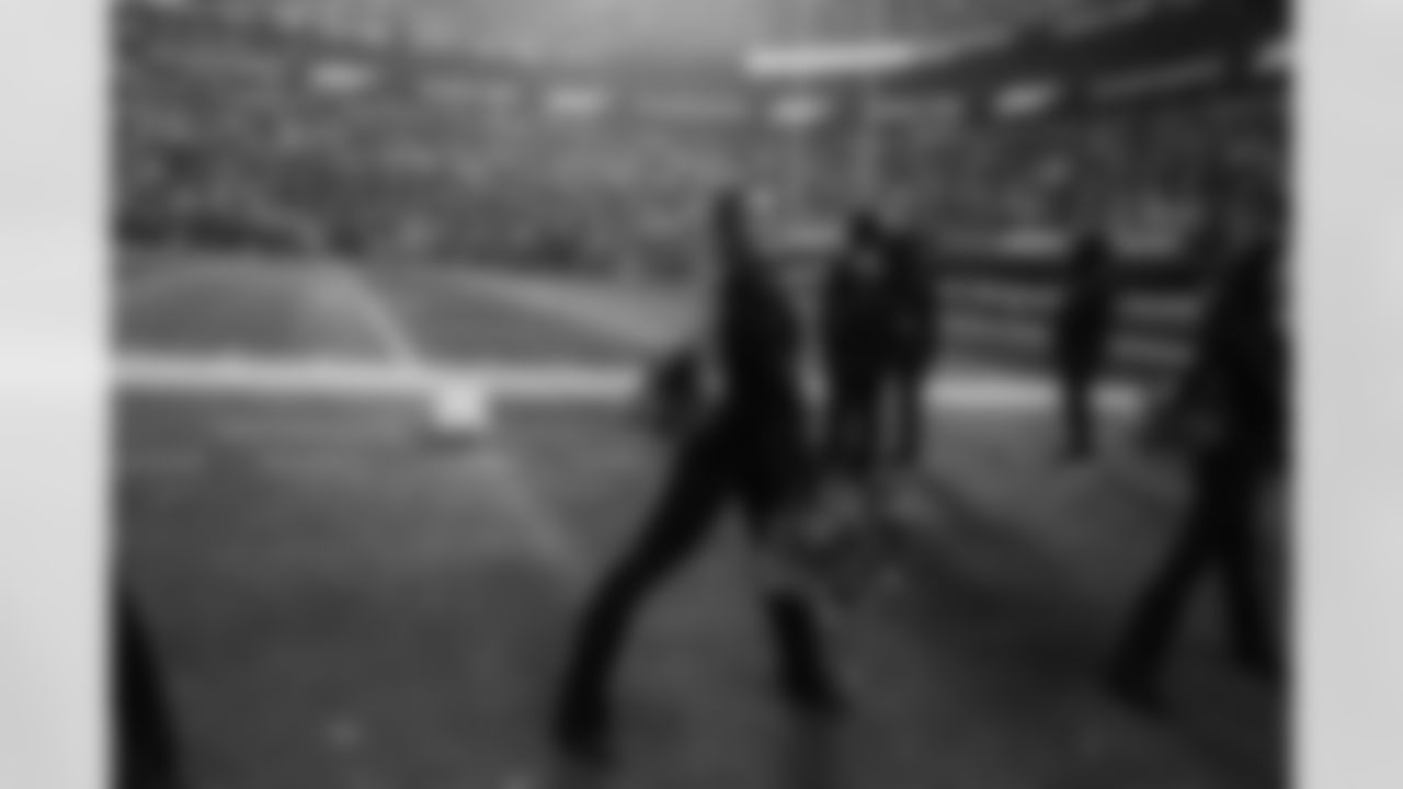 251130 ENT vs LA Rams TopCats-42