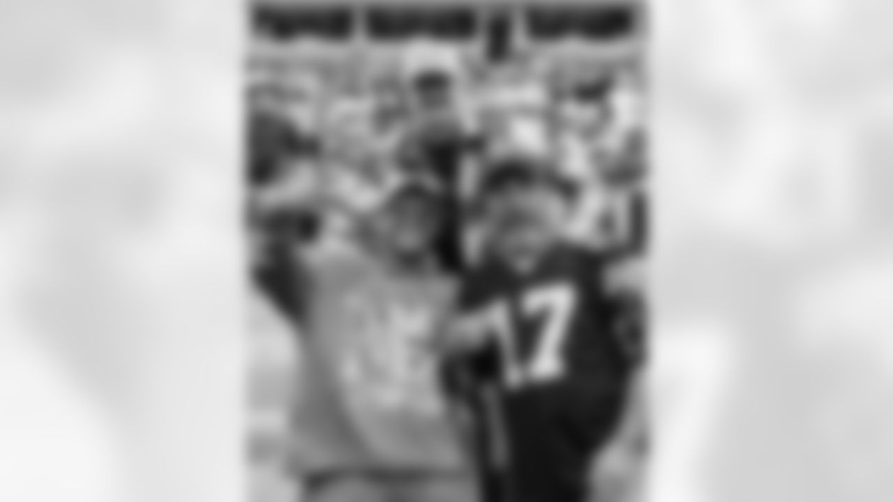 101225_DALvsCAR_KJ1_4992