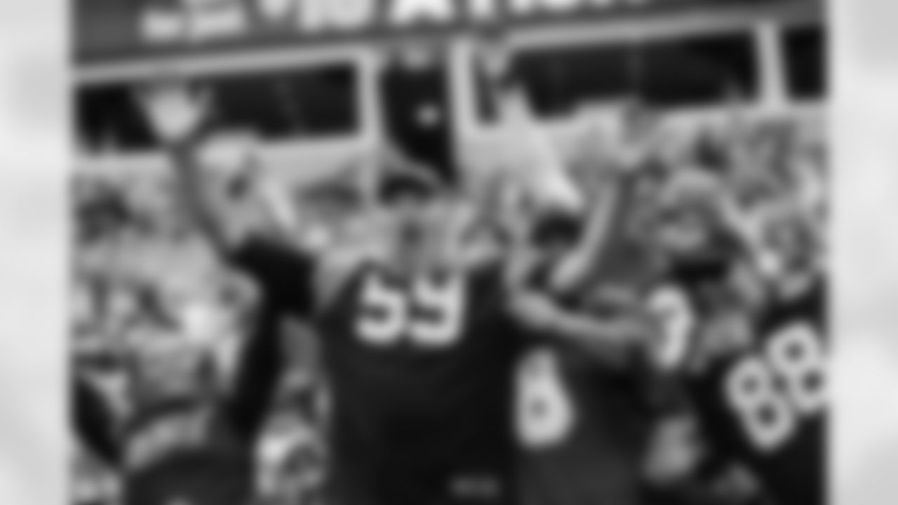 101225_DALvsCAR_KJ2_0395