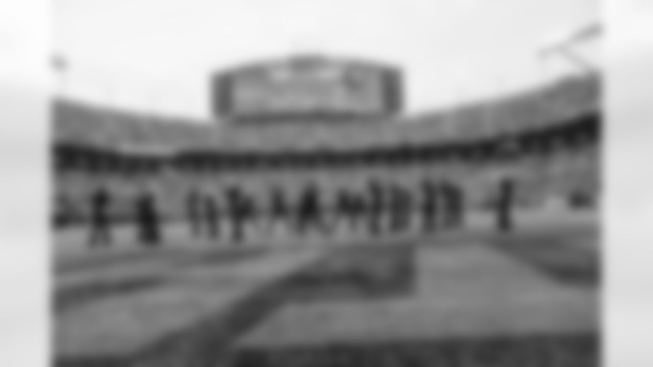 251130 ENT vs LA Rams TopCats-205