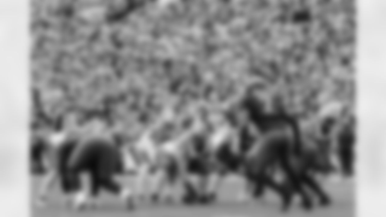 110225_CARatGB_AH102935