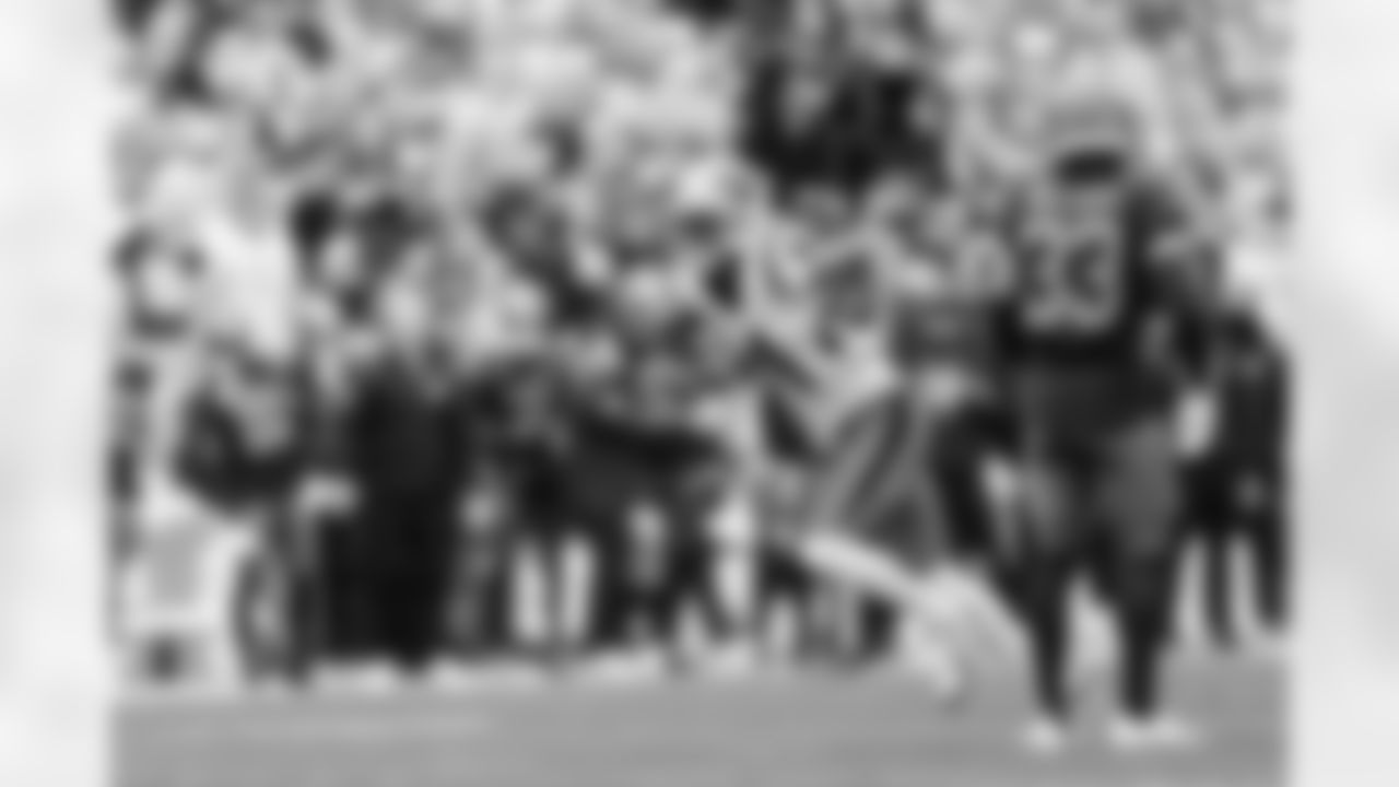 110225_CARatGB_AH201076