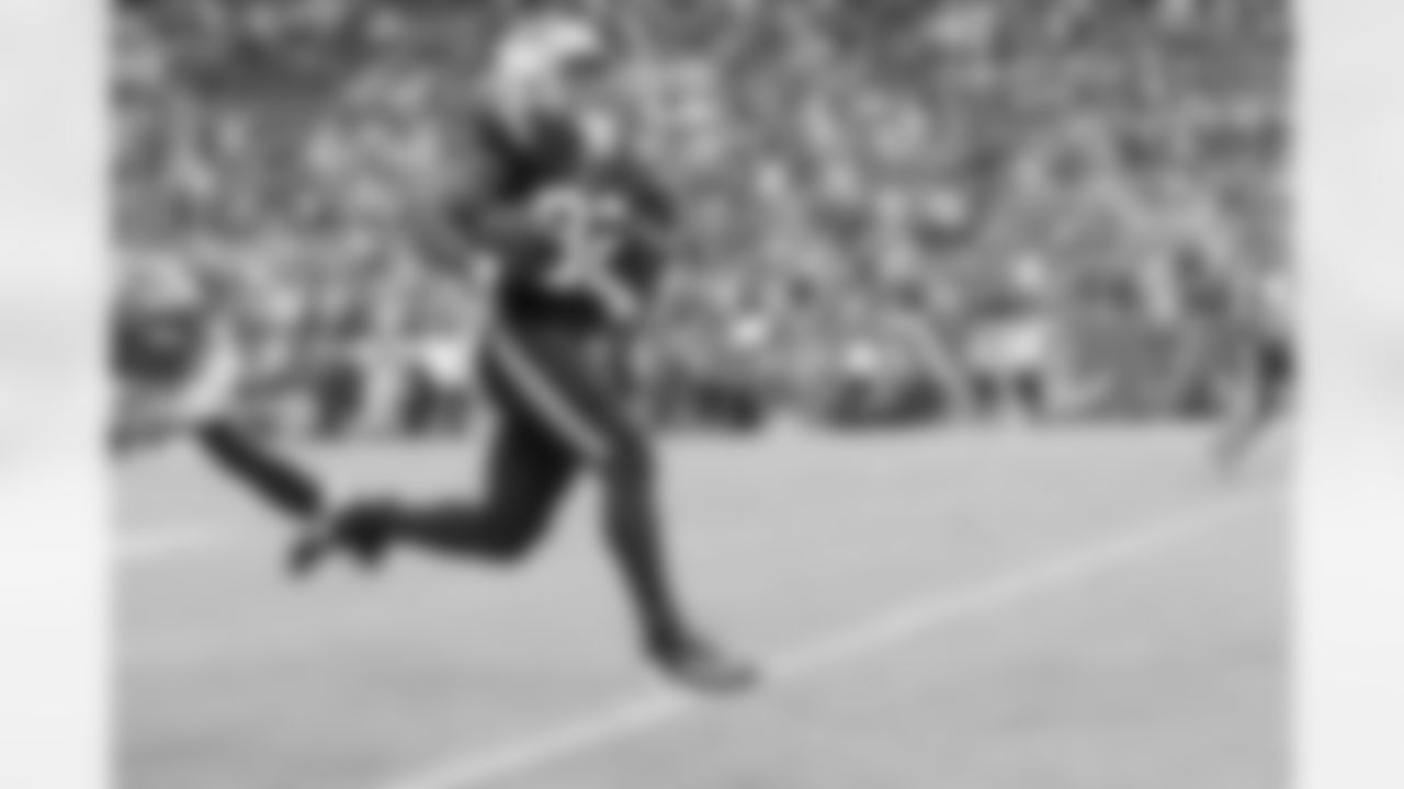 TreVeyon Henderson scores on a 55-yard touchdown run early in the third quarter.