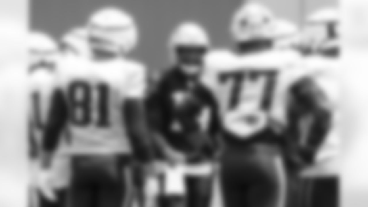 Austin Hooper, Jacoby Brissett & Chukwuma Okorafor practice at Patriots Training Camp on August 2, 2024