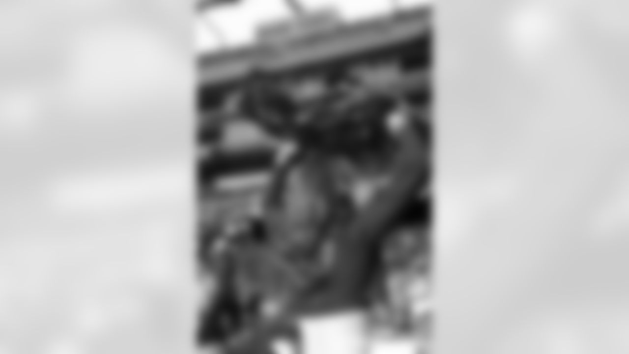 AF-110225-Cheer_Silverman499