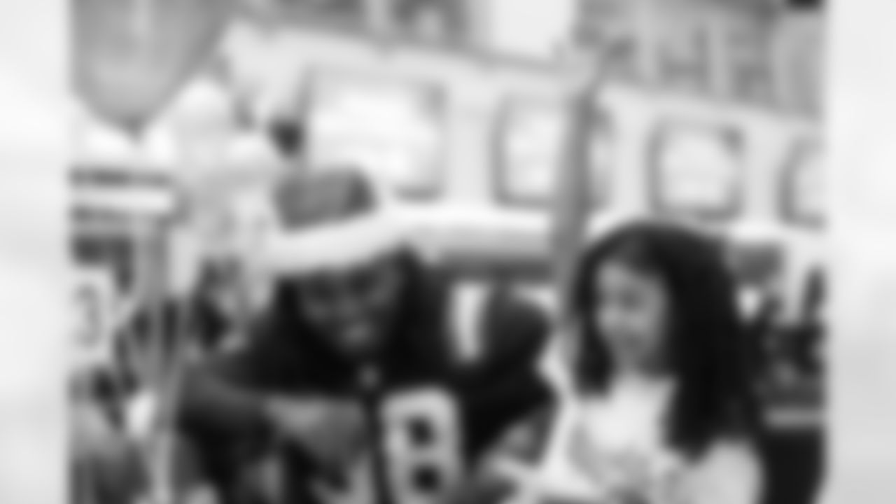 121024-ChildrensHolidayParty_Puccio_1082