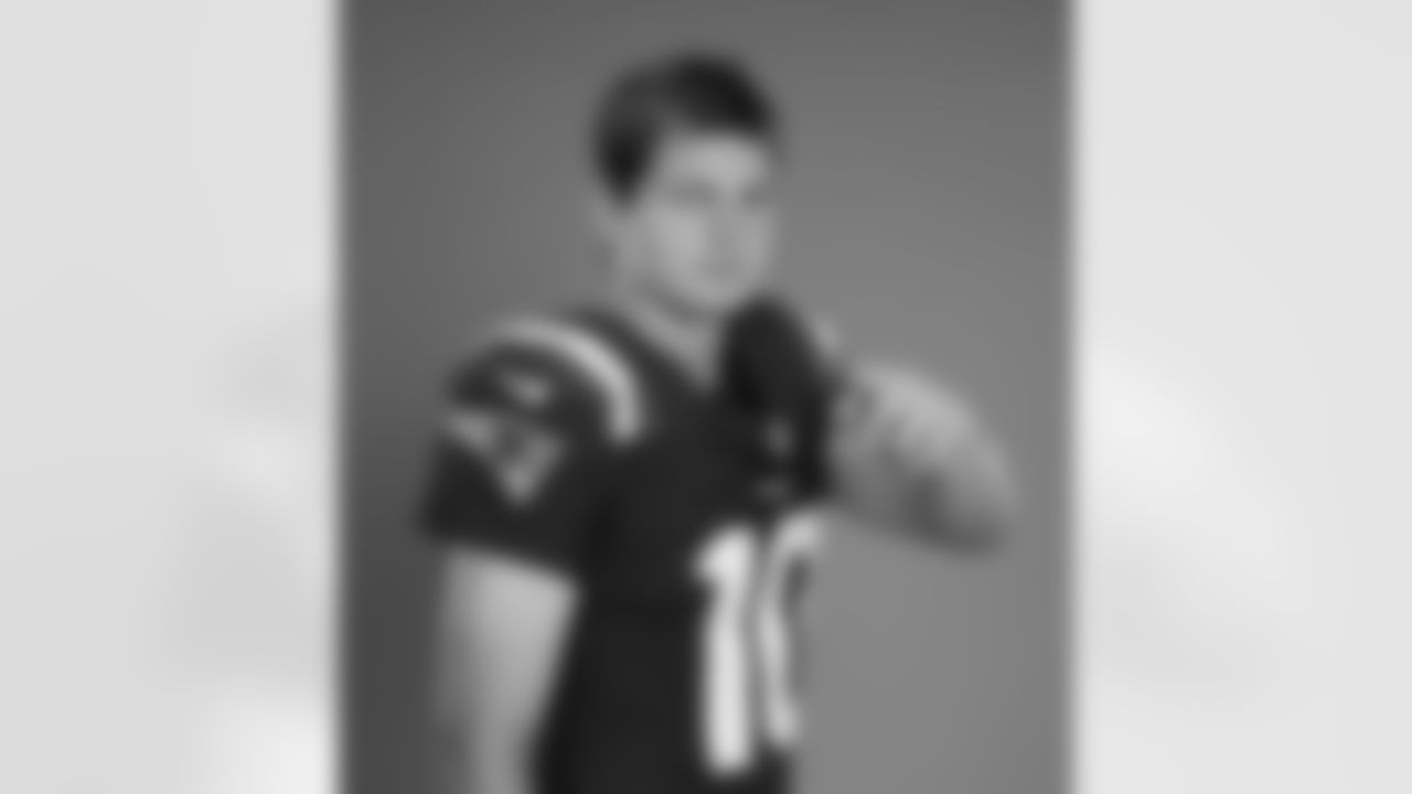Patriots QB Drake Maye poses during 2025 media day.