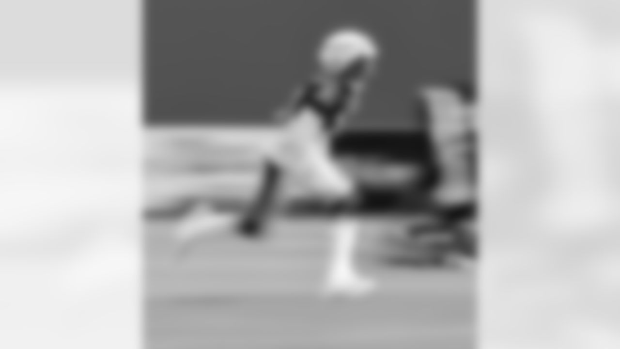 Jonathan Jones practices during Patriots Training Camp on July 30, 2024.