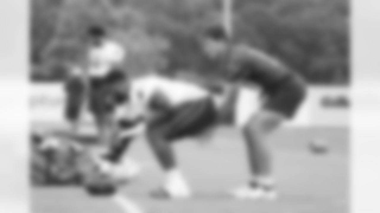 Nick Leverett & Drake Maye practice at Patriots Training Camp on July 25, 2024 (Photo by David Silverman/New England Patriots)