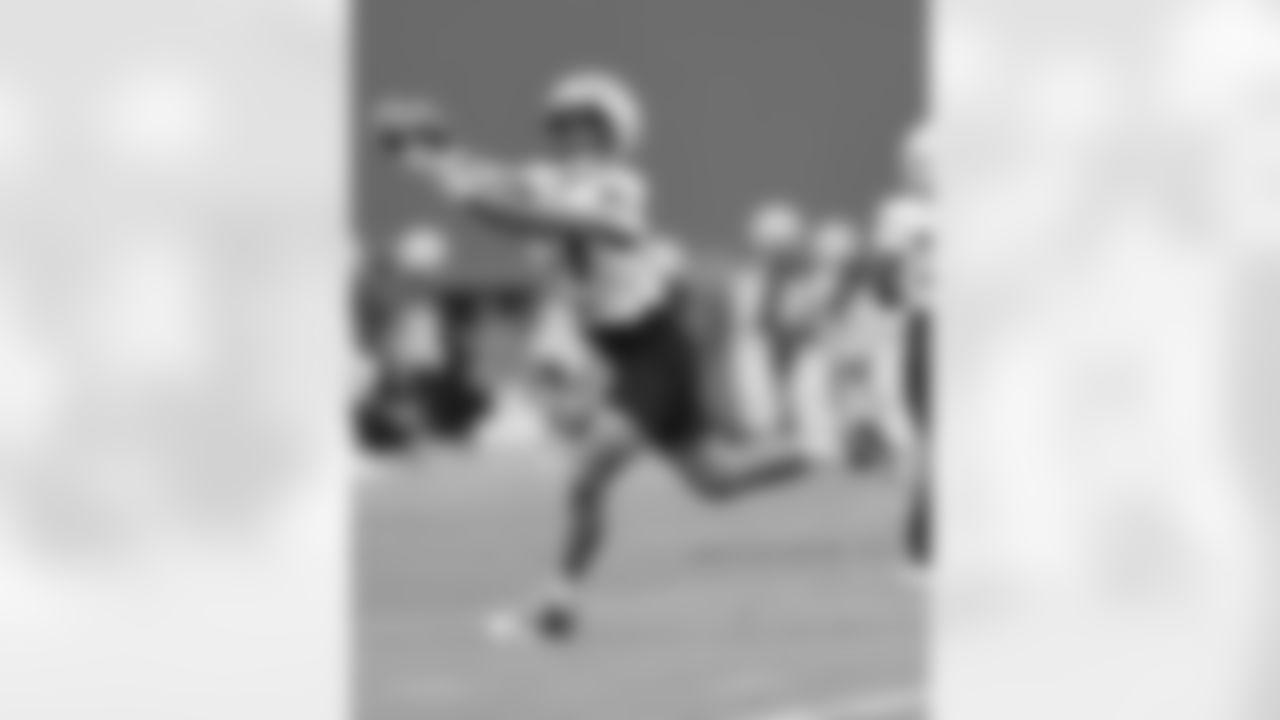 Mitchell Wilcox practices during Patriots Training Camp on July 24, 2024.