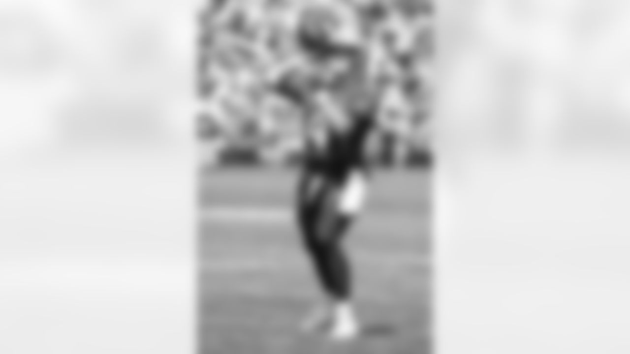 Bailey Zappe practices at Patriots Training Camp on August 1, 2024