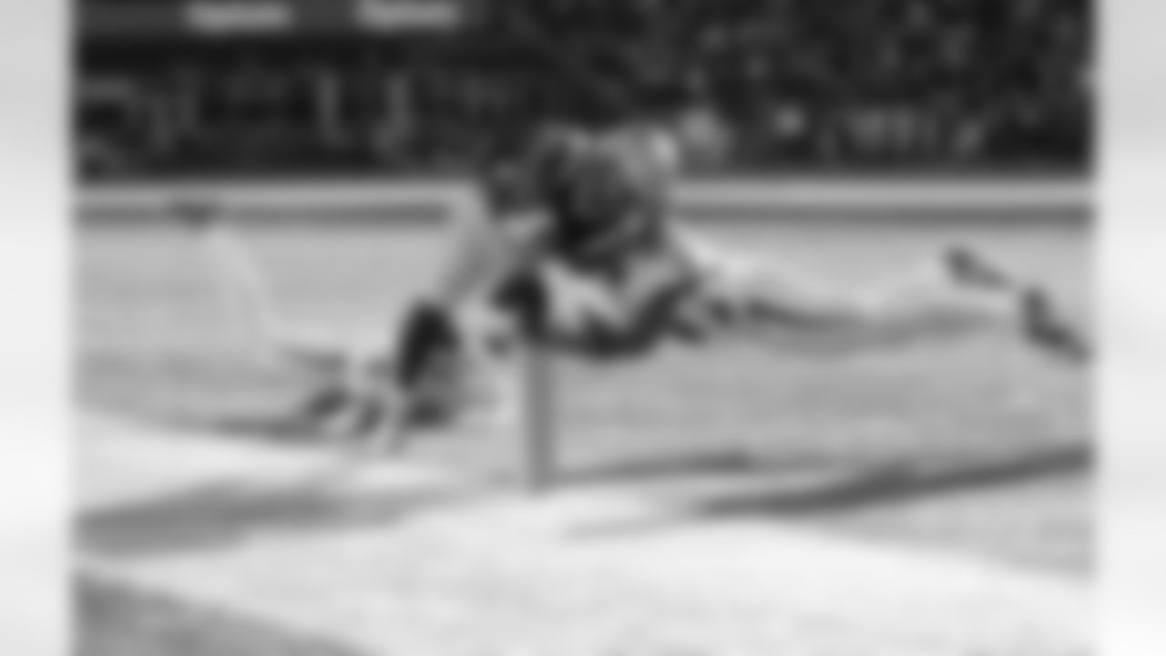 Stefon Diggs catches an 11-yard touchdown pass from Drake Maye in the second quarter.